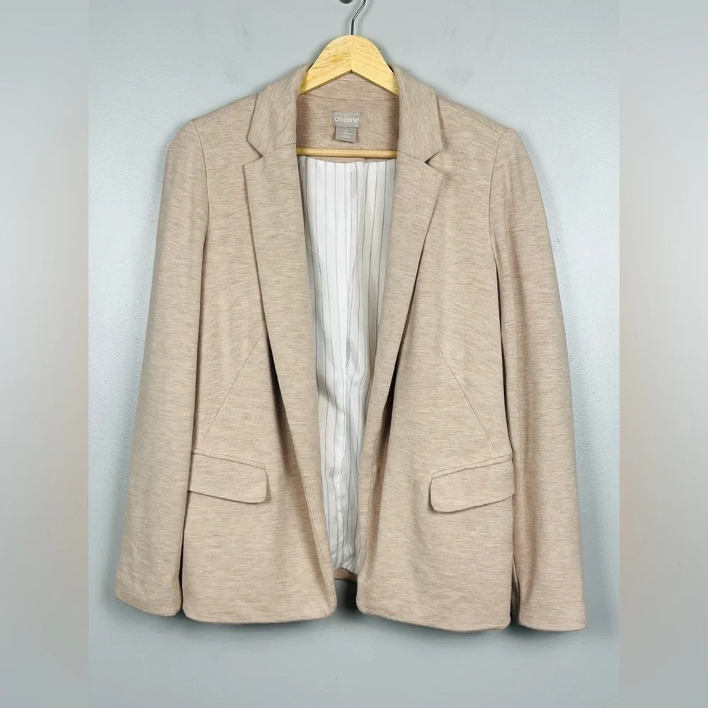 Chico’s oatmeal color knit lined lightweight blazer, size 0 = 4/6.